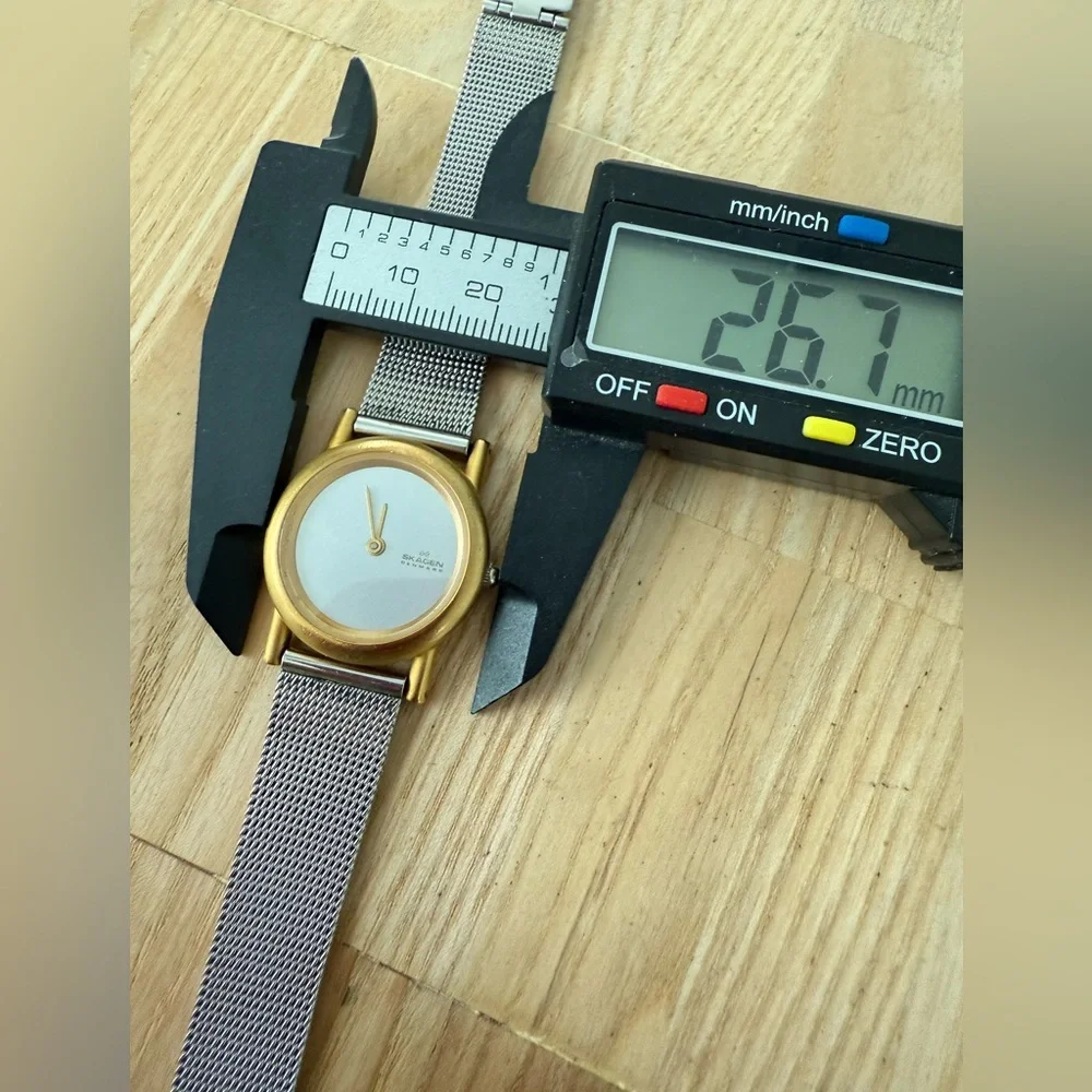 Skagen ladies gold tone silver tone stainless steel watch NEW BATTERY